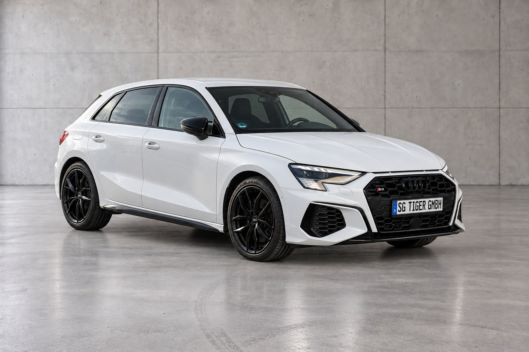 Audi S3 Sportback in Weiß mit schwarzen Felgen